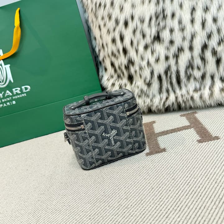 Goyard Muse Vanity Ultra Mini Cosmetic Bag in Blue