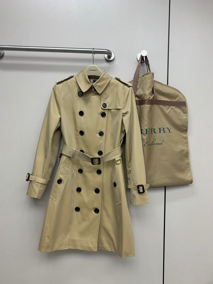 Burberry Sandringham Women's Trench Coat in Navy
