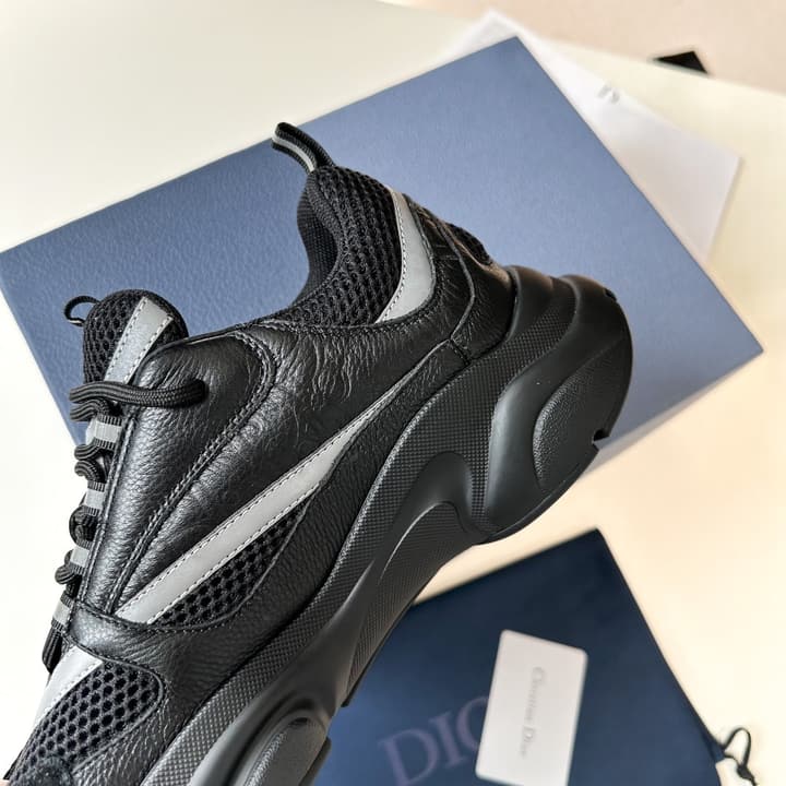 Dior B22 Men's Retro Jogging Sneakers in Black And White Patterned