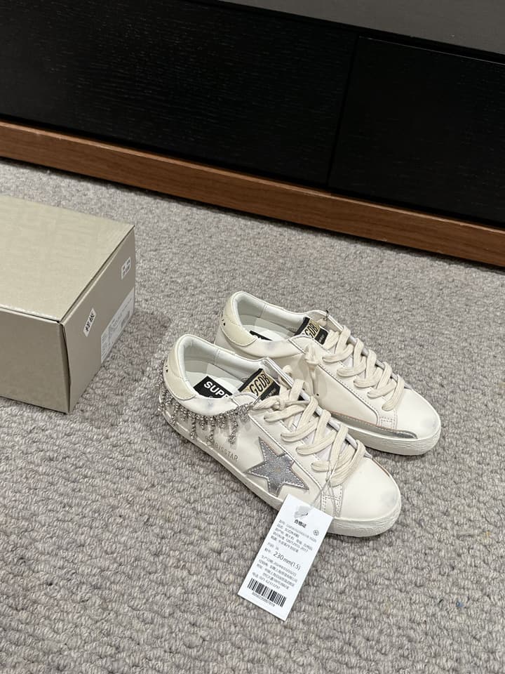 Golden Goose Distressed Sneakers – 2024 Spring/Summer Collection