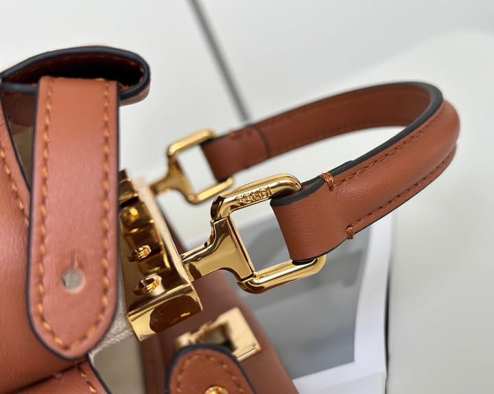 Fendi Peekaboo Classic Handbag in Caramel Brown Leather