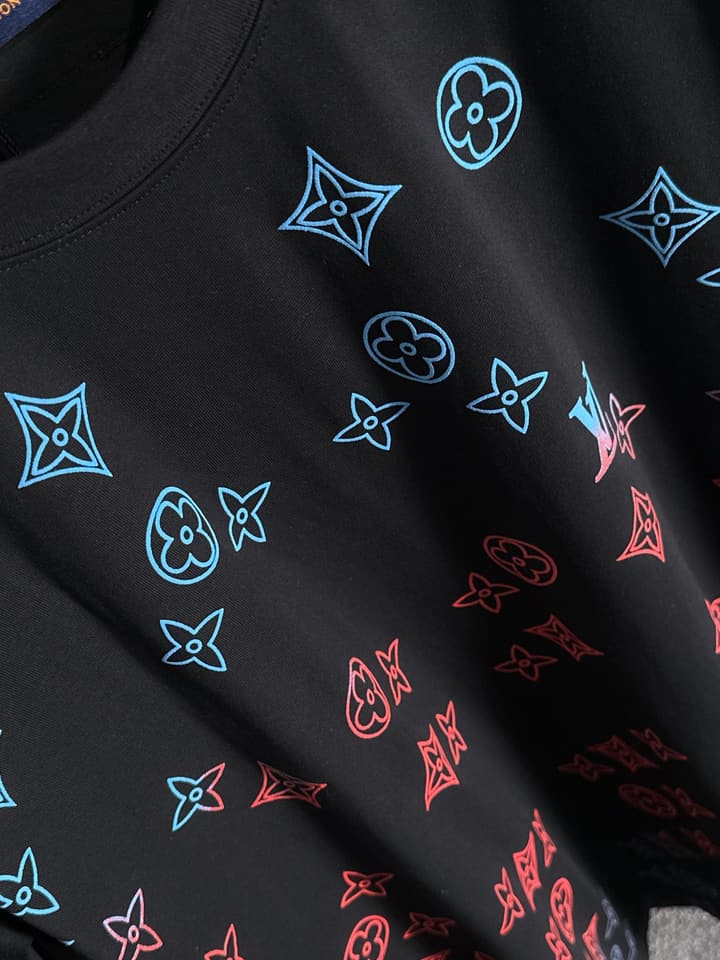 Louis Vuitton Gradient Flocked Clover Logo T-Shirt – 2025SS in Black