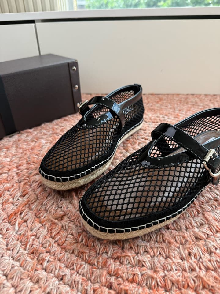 Alaïa Woven Fishnet Mules – 2026 Spring/Summer Collection in Beige