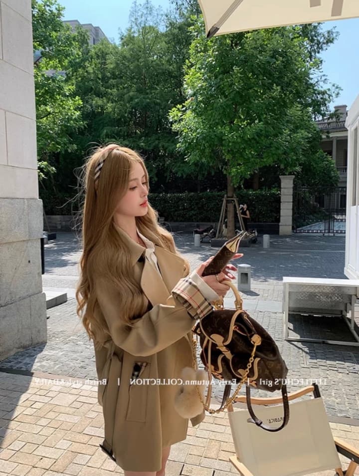 Burberry Short Trench Coat in Short Khaki Trench Coat
