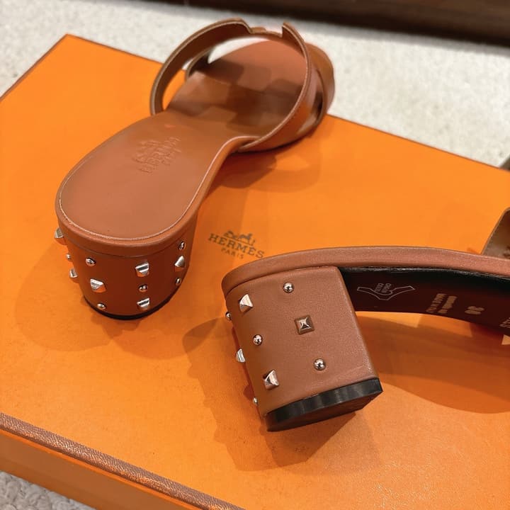 Hermès Oasis H-Slippers Sandals – New Colorway in Black Leather