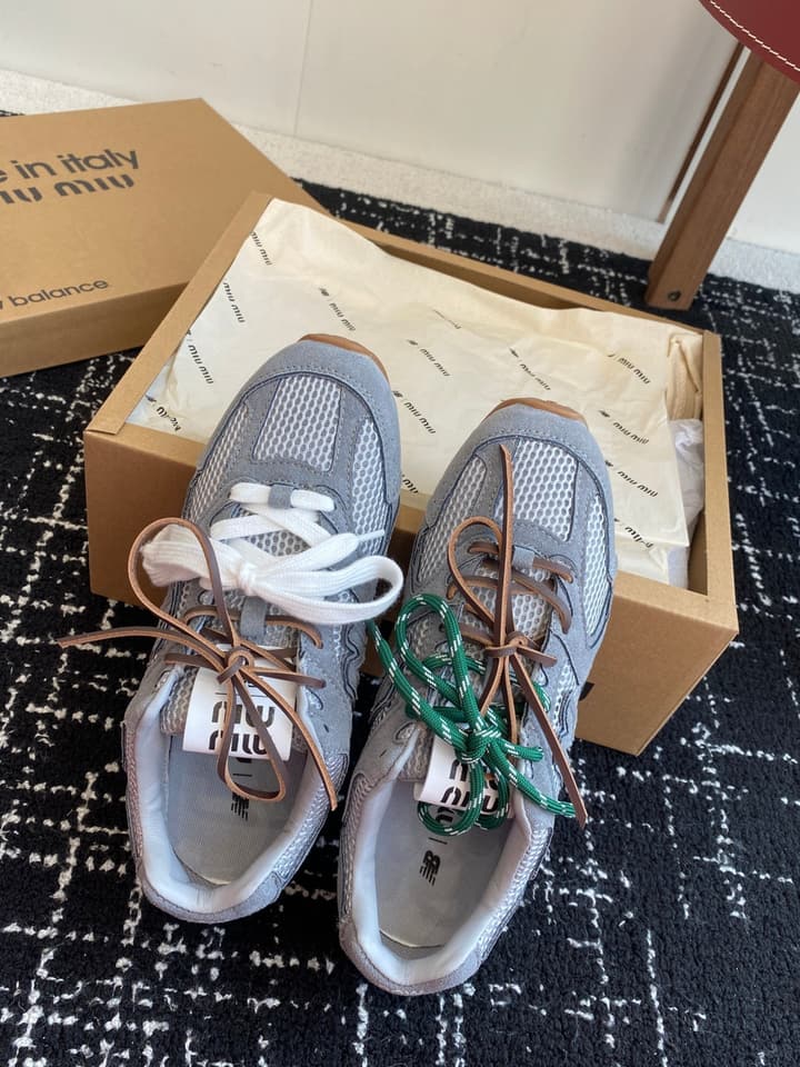 Miu Miu x New Balance 530 Sneakers – 25SS in Light Silver With Mixed Laces