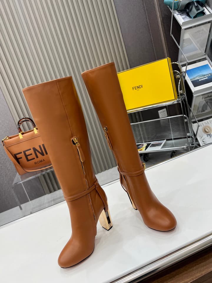 Fendi Delfina Runway Round Toe Boots in Black Leather Boots