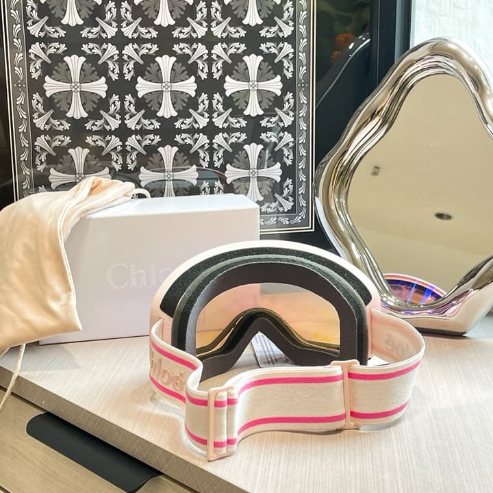 Chloé Ski Goggles in Beige Frame Red Logo Strap