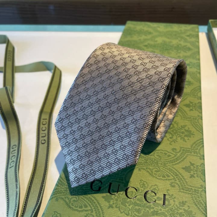 Gucci GG Logo Jacquard Silk Tie in Beige