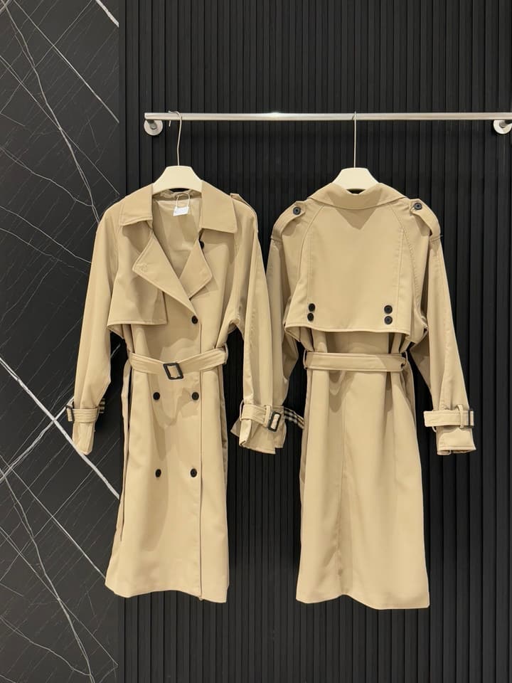 Burberry Short Trench Coat in Short Khaki Trench Coat