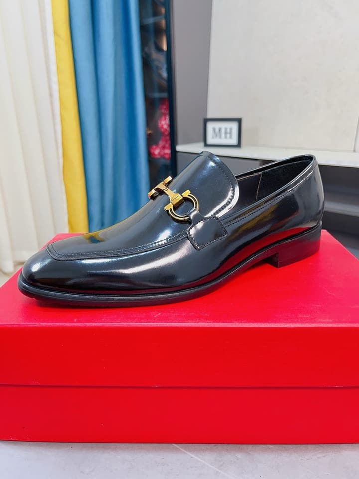 Ferragamo Men's Suede Business Loafers in Black Polished Leather Loafer