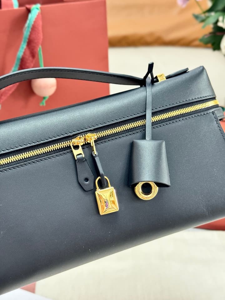 Loro Piana Extra Clutch L29 in Black Leather