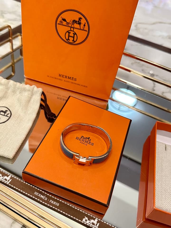 Hermès H-Letter Oval Enamel Bracelet in Gold H Logo Creamy Beige Band