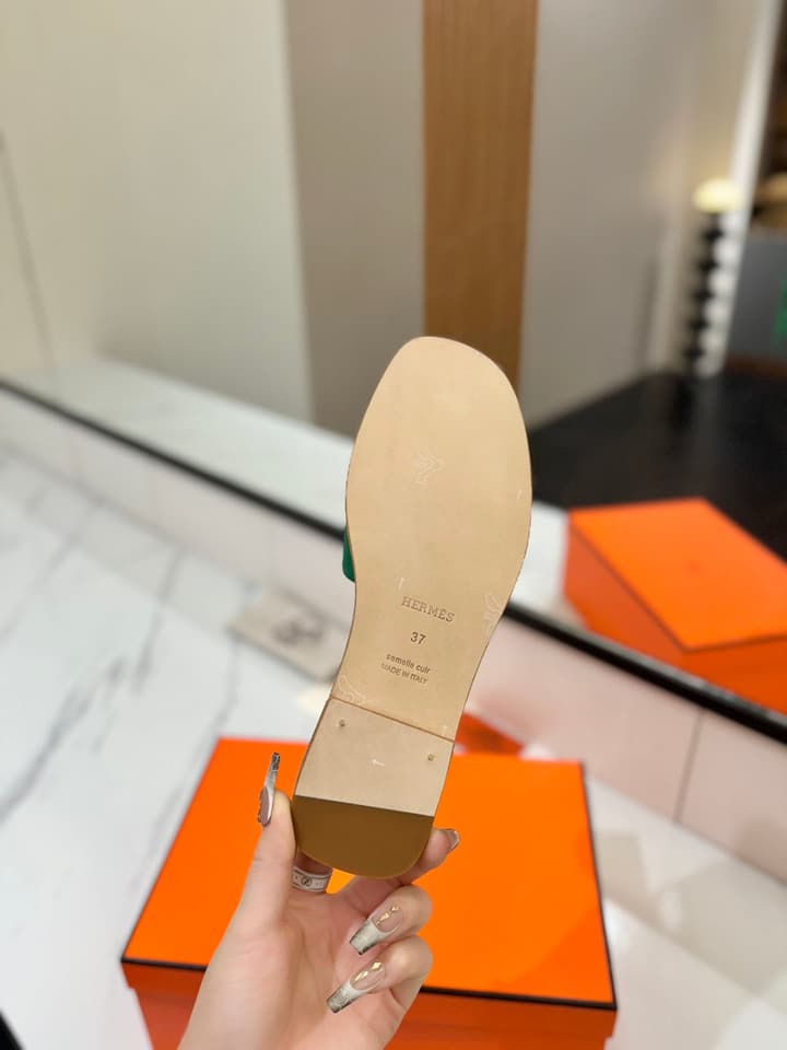 Hermès Classic Epsom Leather Loafers in Green