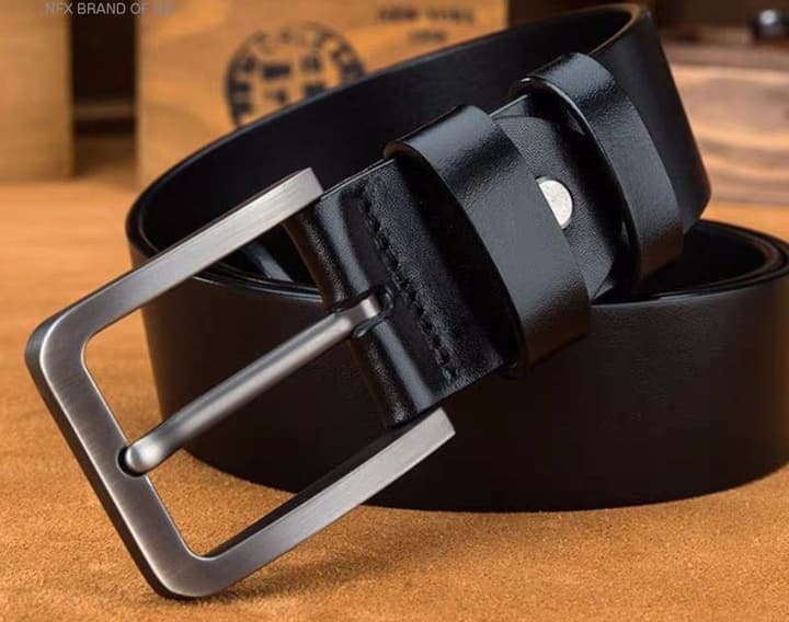 Gucci European Exclusive Calfskin Belt in Black