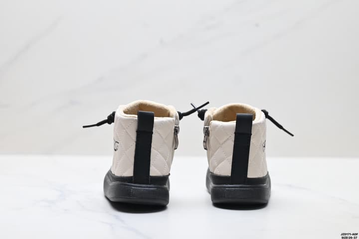 UGG Diamond Quilted Low Ankle Boots – Kids Collection in Cream And Black