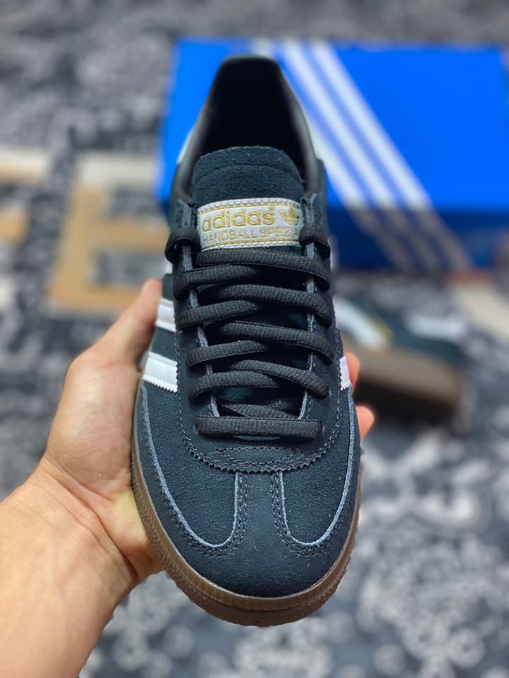 Adidas Originals Samba Handball Spezial Sneakers in Black/White