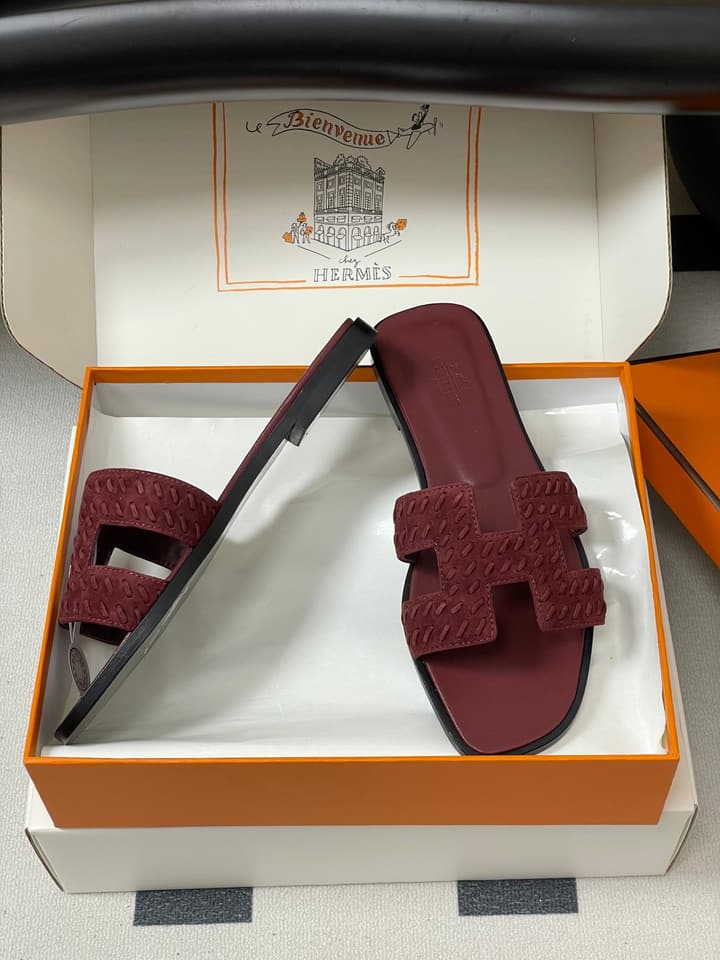 Hermès Oran Woven Suede Sandals – 2025 Collection in Black Leather