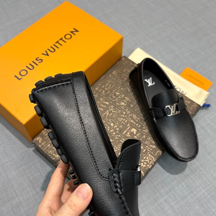 Louis Vuitton Men's Lizard-Embossed Driving Shoes in Black