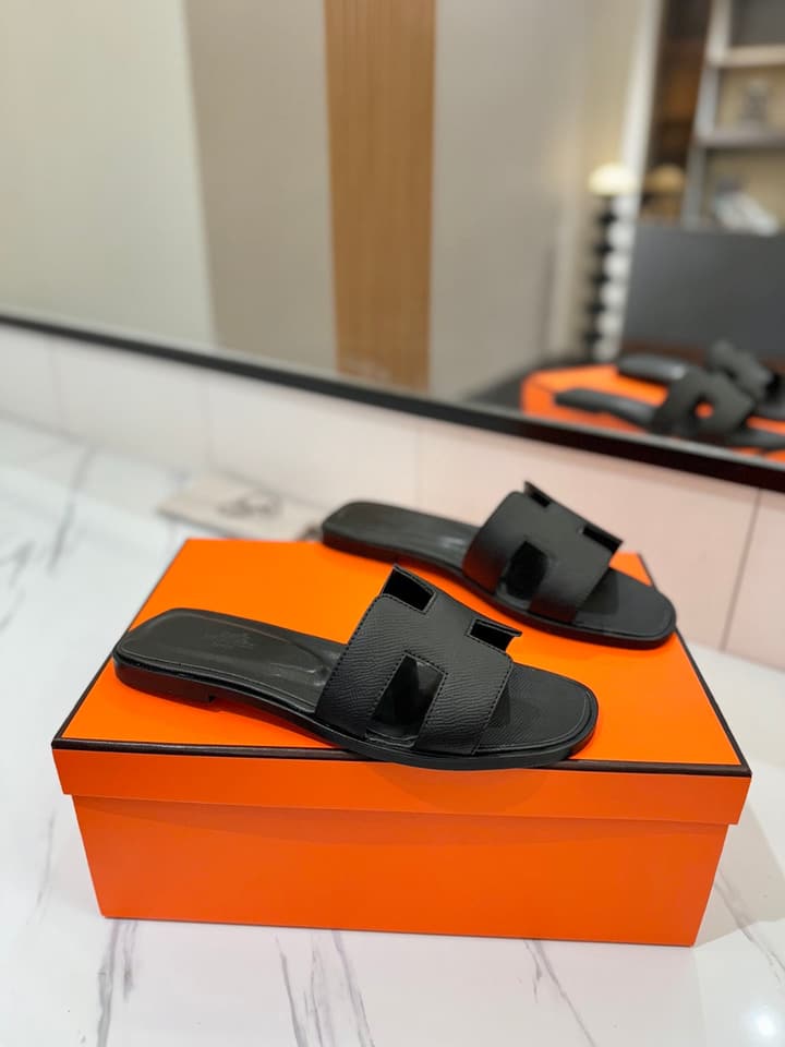 Hermès Classic H Palm Grain Leather Sandals in Black