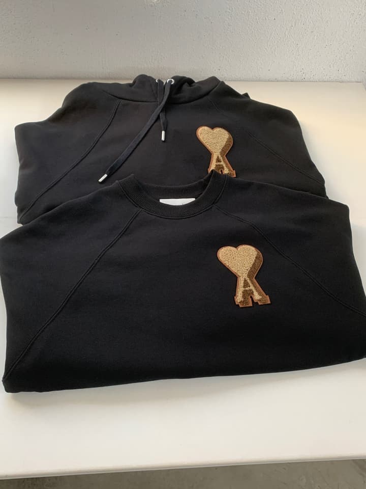 AMI Paris Heart Logo Embroidered Sweatshirt – 25SS in Black Crew Neck Sweatshirt