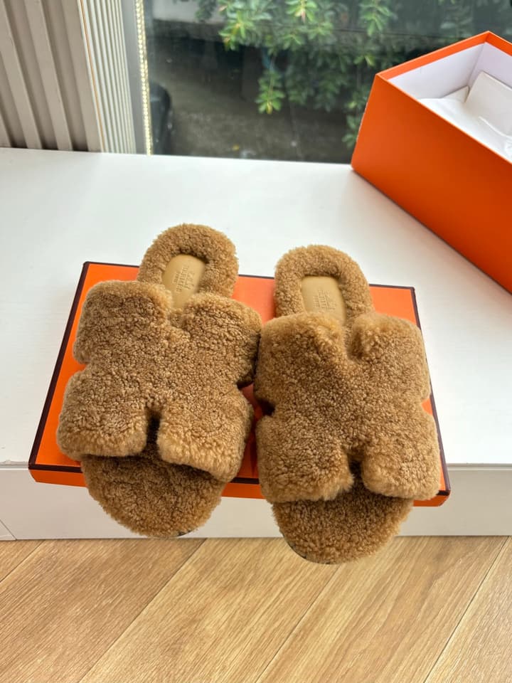 Hermès H-Shaped Fur Slippers – 2025 Collection in Assorted Fur Slippers Group