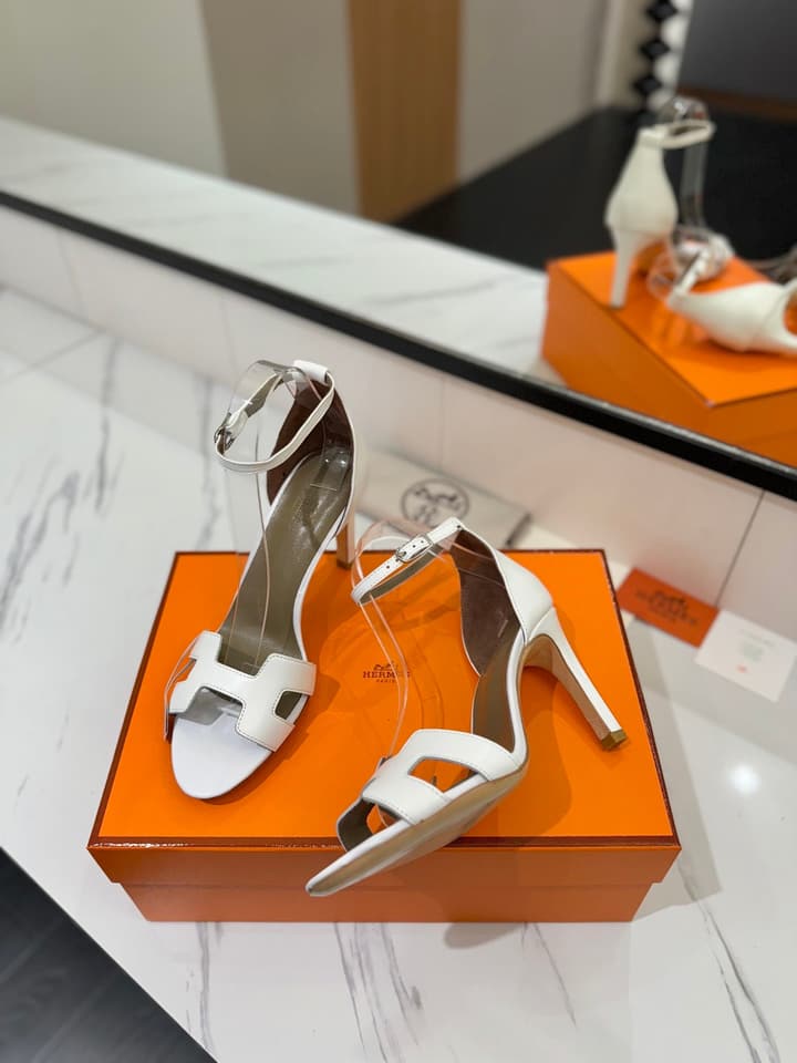Hermès Classic Smooth Cowhide Pumps – 9cm in Caramel Brown