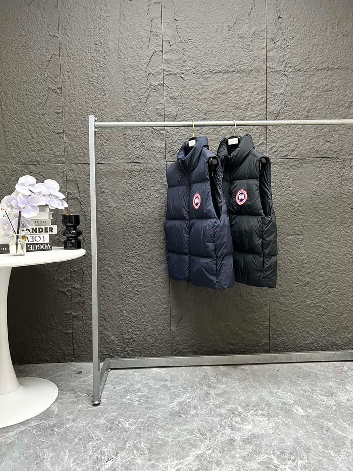 Canada Goose Lawrence Series Down Vest in Classic Black