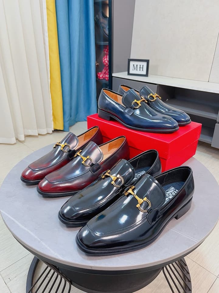 Ferragamo Men's Suede Business Loafers in Black Polished Leather Loafer