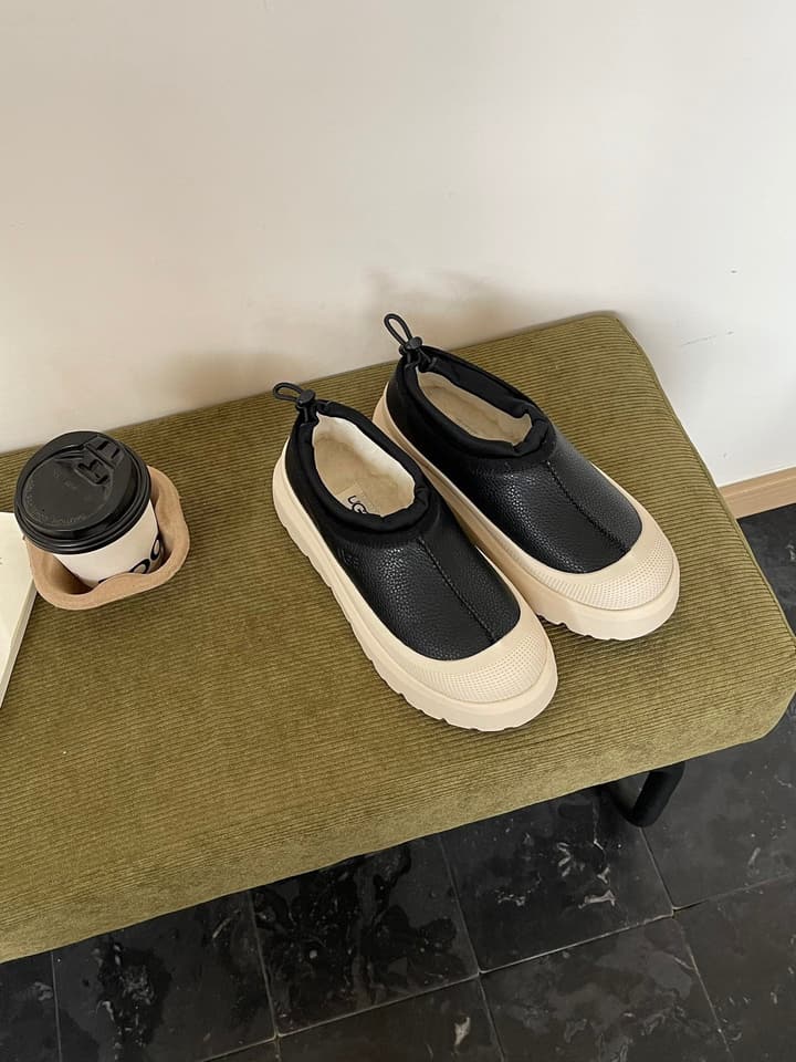 UGG Tasman Low-Top Leather Slippers in Black And Beige