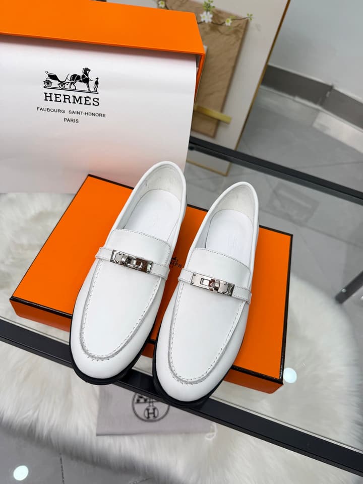Hermès Classic Leather Sole Sandals in Black Smooth