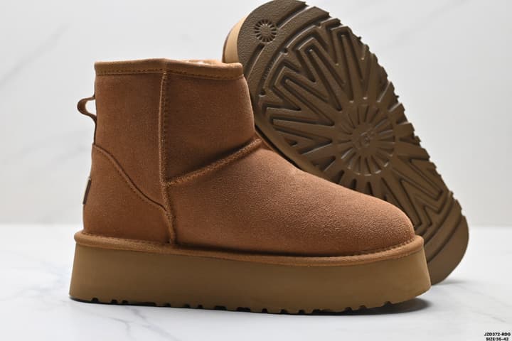 UGG Classic Ultra Mini Platform Snow Boots in Classic Chestnut