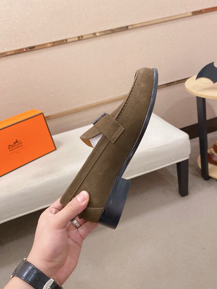 Hermès Business Casual Leather Loafers in Black Leather