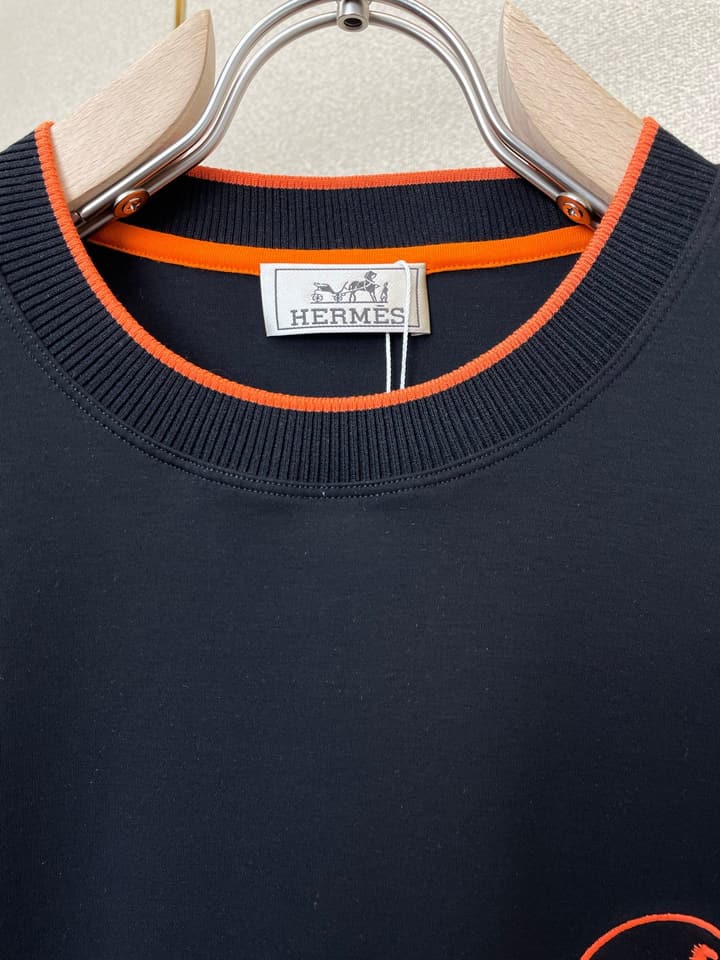 Hermès Men's Casual Short-Sleeve T-Shirt in Black With Orange Trim