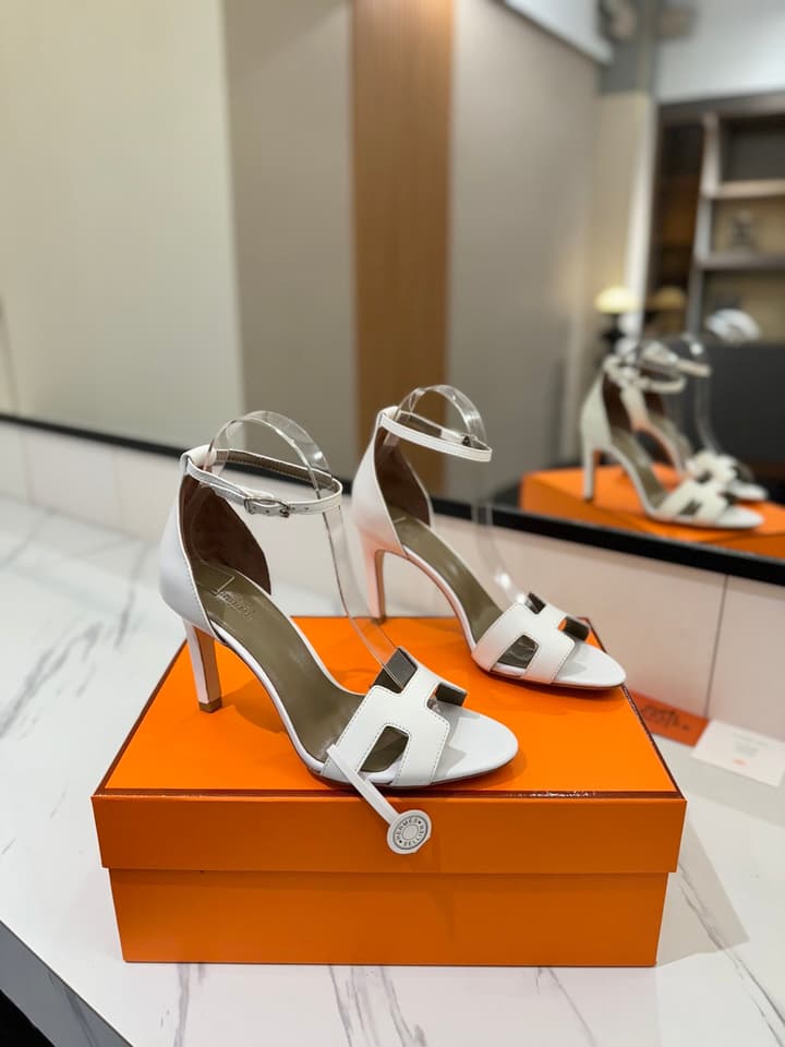 Hermès Classic Smooth Cowhide Pumps – 9cm in Caramel Brown