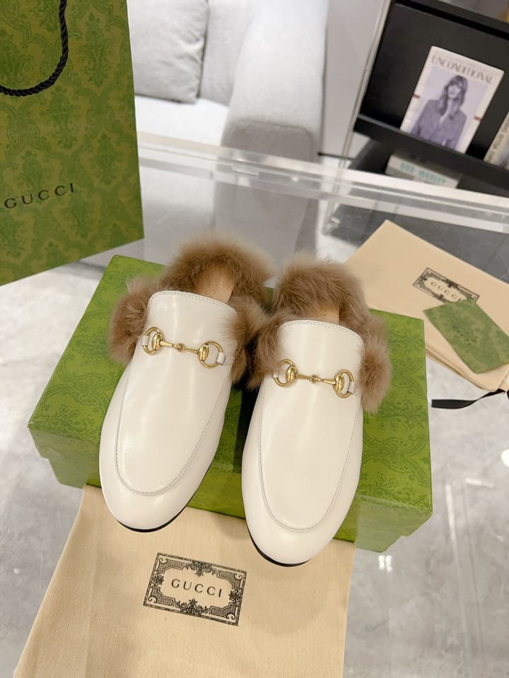Gucci Toscana Wool Loafers – Autumn/Winter Must-Have in Black Leather With Tan Fur