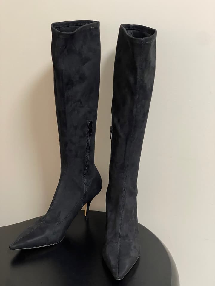 The Row Elastic Kitten Heel Boots – 2025 Fall Collection in Black Suede 3cm Heel