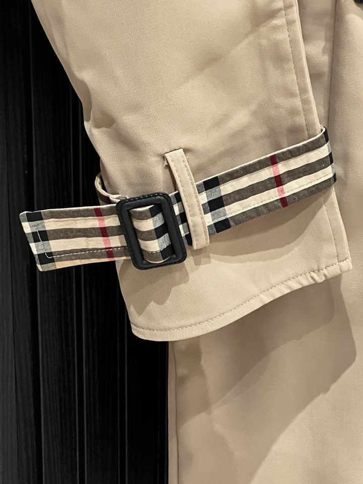 Burberry Short Trench Coat in Short Khaki Trench Coat