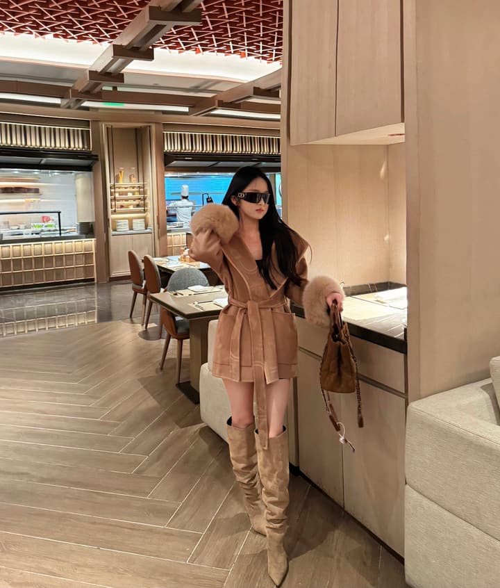 Hermès Old Money Style Detachable Fur Sleeve Wool Coat in Camel Khaki With Fur Cuffs