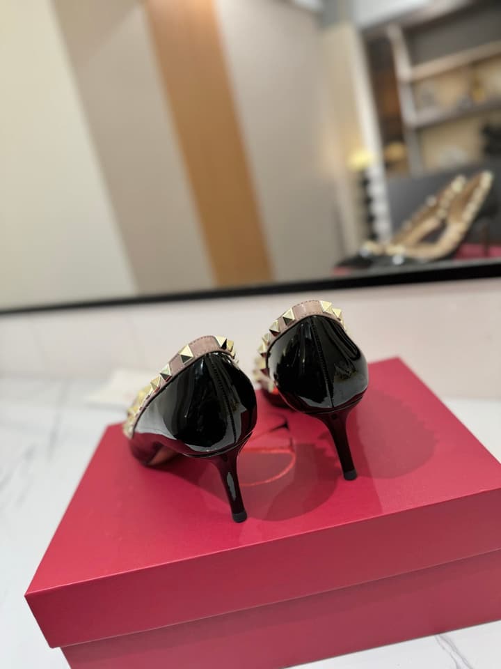 Valentino Rivet Classic Pumps in Black Patent