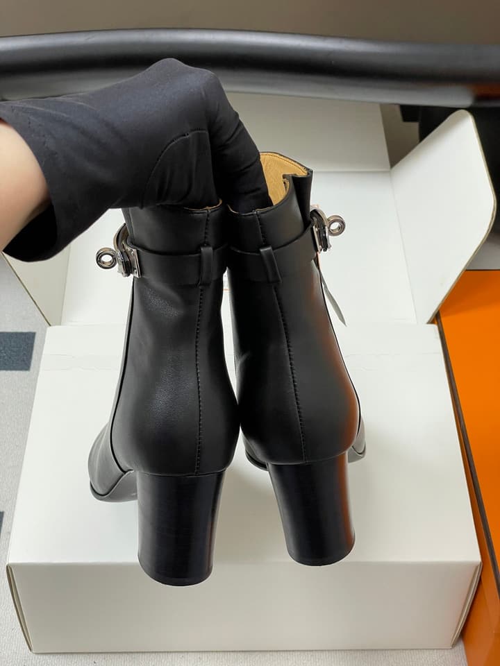 Hermès Saint Germain Kelly Buckle Ankle Boots – 25FW in Black