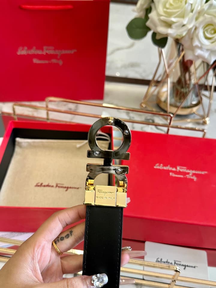 Ferragamo Leather Belt in Black Patent H-buckle