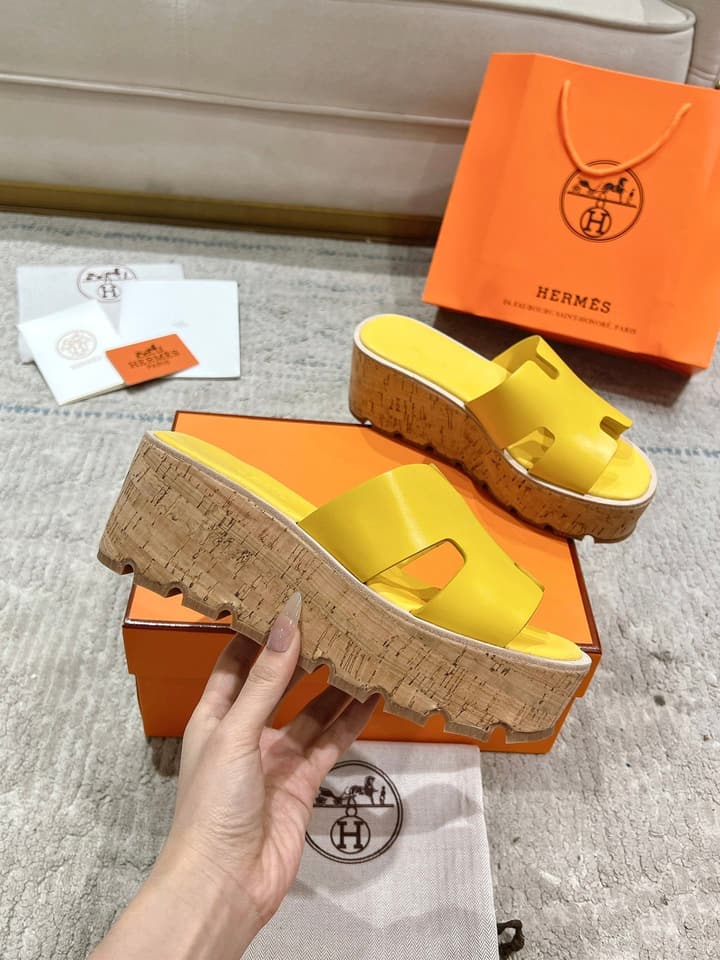 Hermès 2024 Spring/Summer Wedge Sandals – 2024 Spring/Summer Collection in White Leather