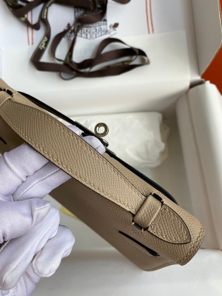 Hermès Kelly Mini Handbag – Trench Coat Grey in Bright Light Beige