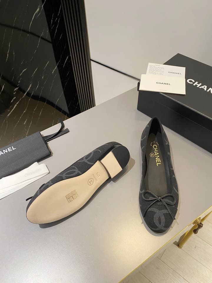 Chanel Classic Ballet Flats in Fuchsia Embossed