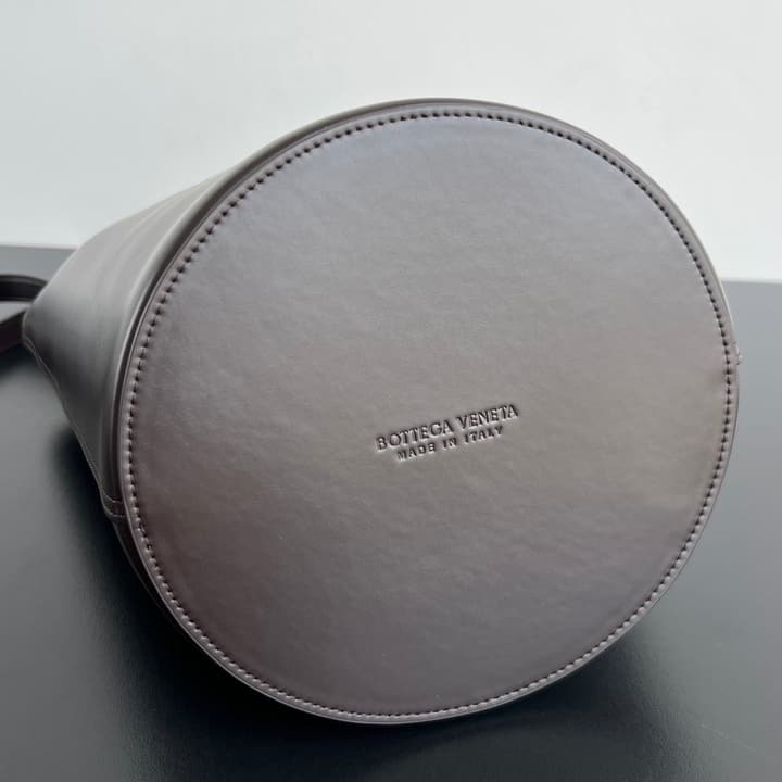 Bottega Veneta Liberta Bucket Bag – 25SS in Black
