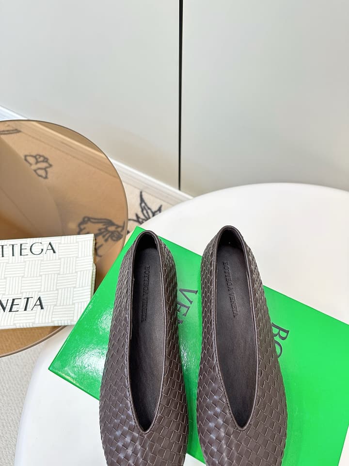 Bottega Veneta 2025 Woven Flat Shoes in Dark Brown