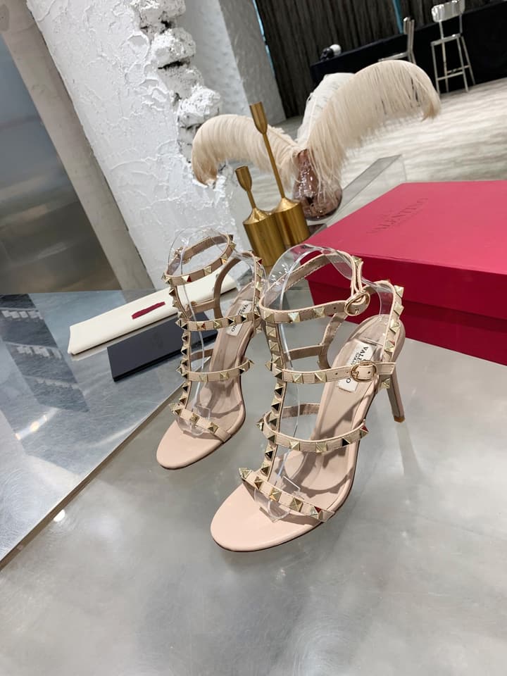 Valentino Rockstud Classic Block Heel Sandals – 6.5cm in Nude