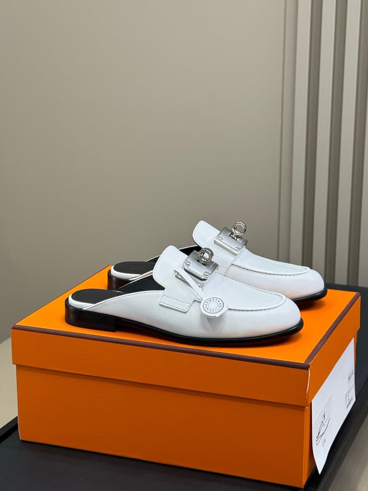 Hermes Kelly Wide Buckle Mules – 2025 Collection in Black