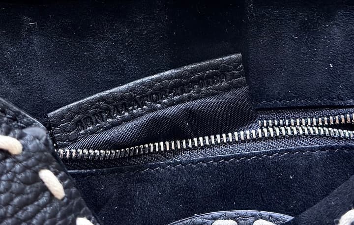 Fendi Peekaboo Iconic Handbag in Black Leather With Contrast Stitching